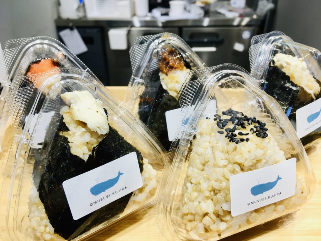 おむすびクジラ