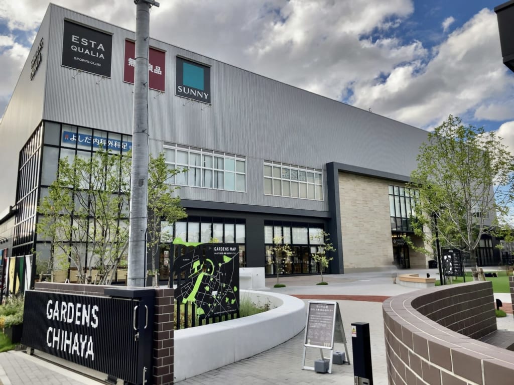 ガーデンズ千早は、JR千早駅より徒歩で約9分の距離にあります。