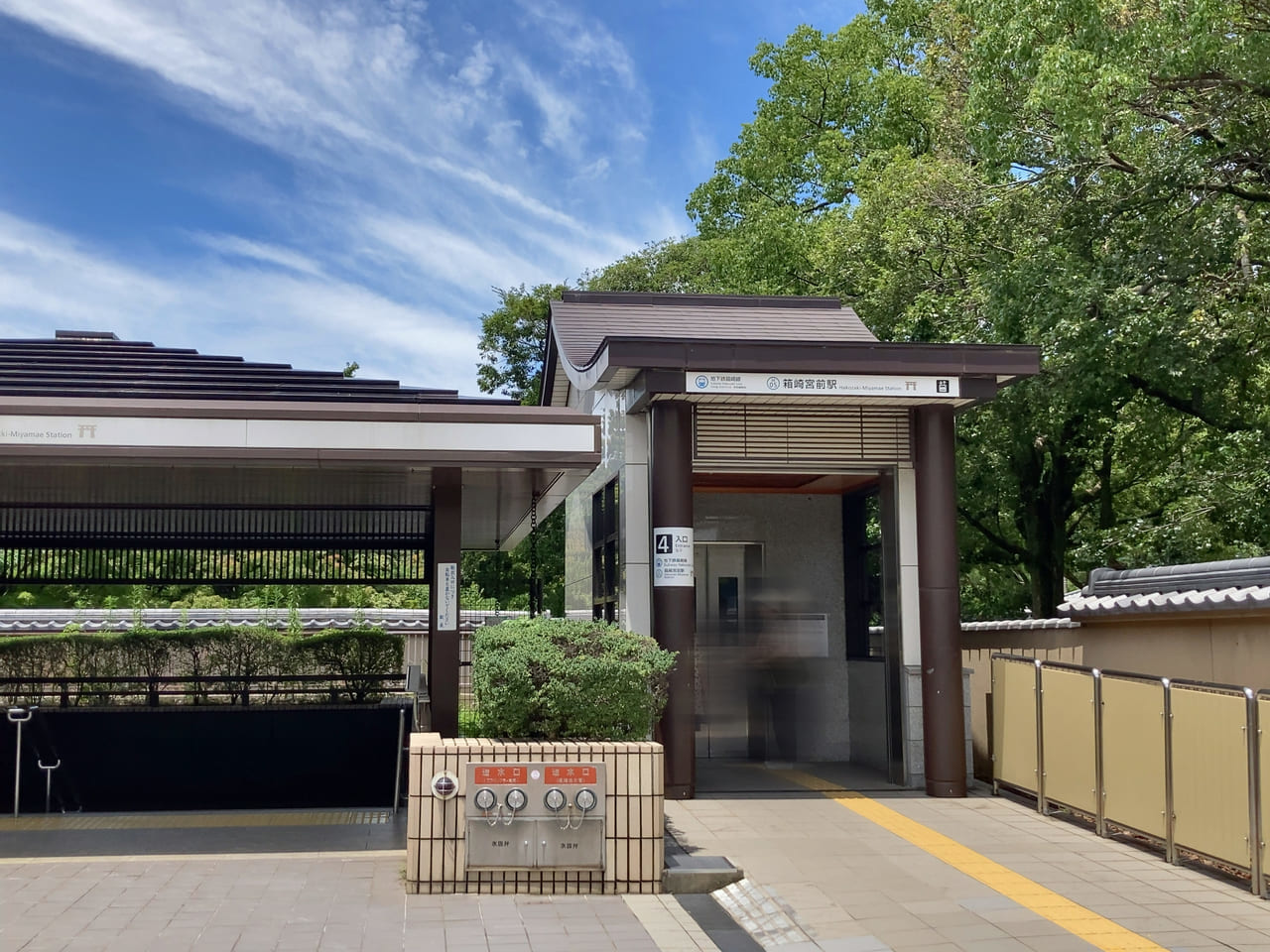 筥崎宮は、福岡市営地下鉄箱崎宮前駅近くにあります。