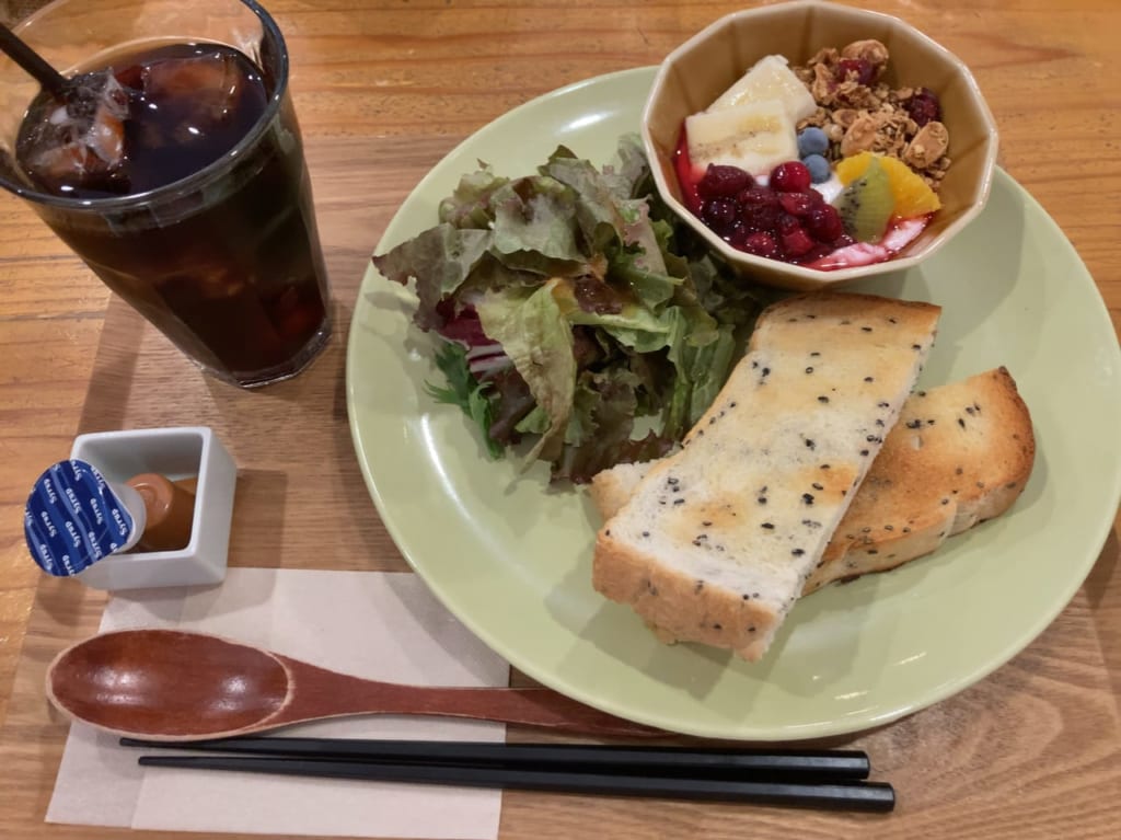 コーヒー豆専門店「Nanの木 香椎参道店」は、西鉄香椎宮前駅より徒歩で約5分の距離にあります。