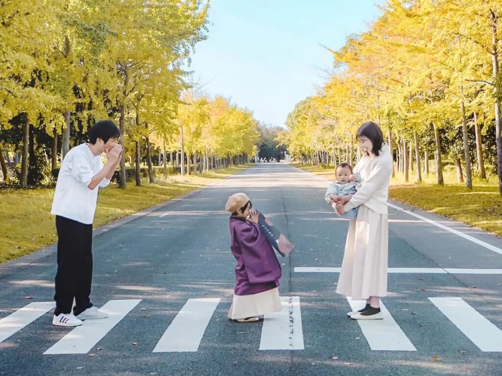 海の中道海浜公園にて、銀杏並木のイチョウ350本が黄金色に色づきました。＜現在開催中の「うみなか＊はなまつり」は、11/12(日)までの予定です＞