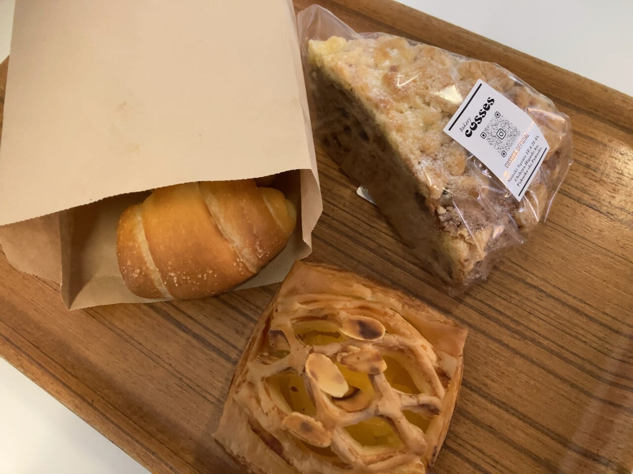 モーニングや1人でも気軽に利用もしやすい人気のパン店「オルトズベーカリーカッセス」は、JR千早駅より徒歩で約1分の距離にある「なみきスクエア」内にあります。