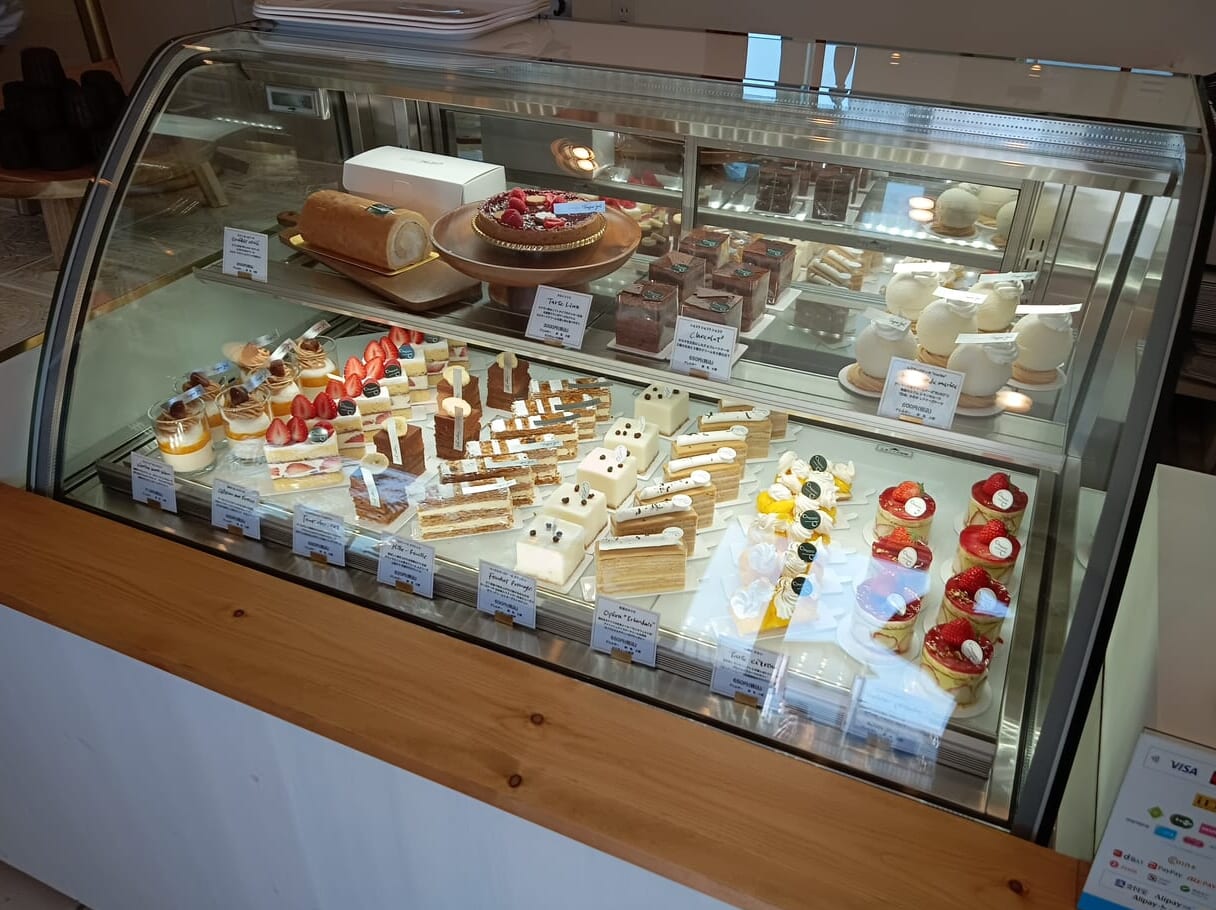 2024年3月15日(金)に、元一流ホテルのパティシエが作る洋菓子店「プレスク パティスリー エガル」が名島にオープンしています。