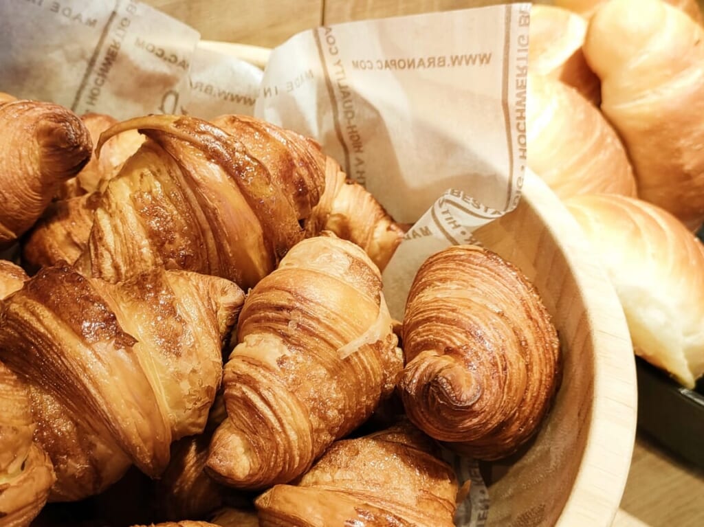 2024年5月18日(土)＜11:00～/14:00～＞に、「アイランドアイ」にて「パンマルシェ」が開催予定です。今回の1日限定のイベントでは、有名店16店舗が大集合する予定です。さらに、お子様向けイベント「パンどろぼう撮影会」も開催されます。